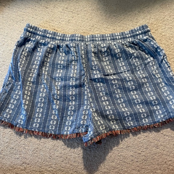 Flowey Patterned Linen Shorts - Picture 4 of 4
